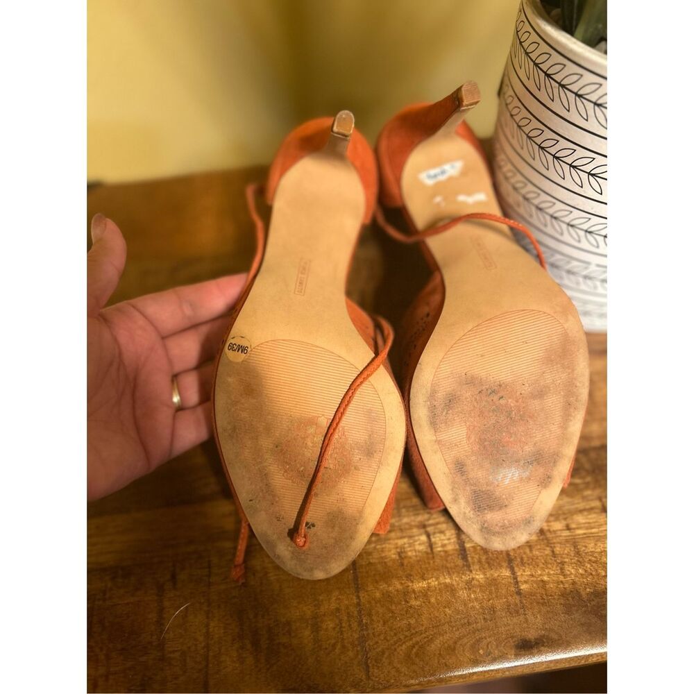 Vince Camuto suede orangish/red heels - Picture 4 of 5